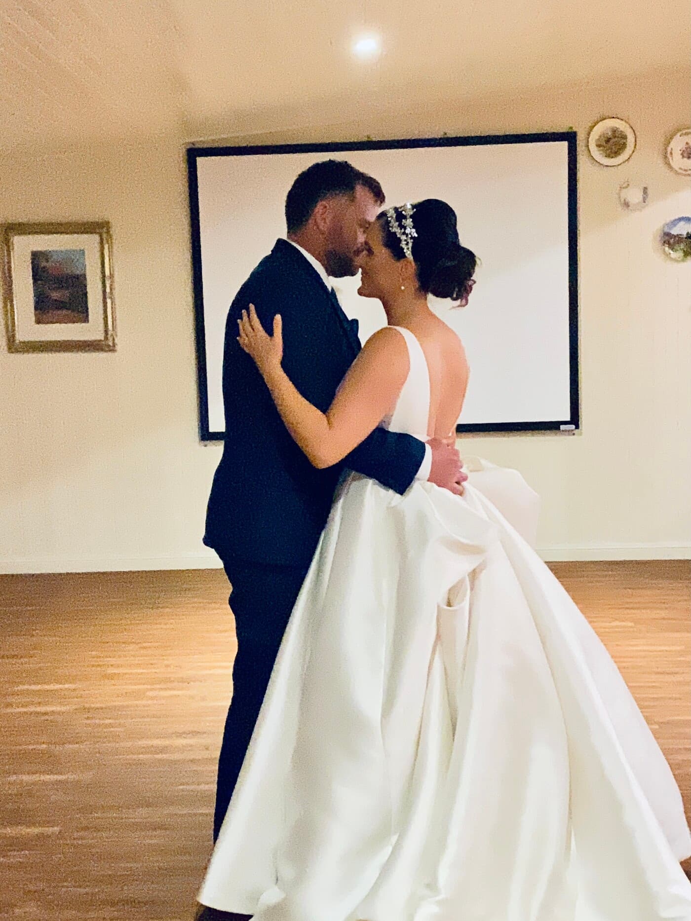Bec & Brenton in a quiet embrace on the dance floor at Sylvan Glen Estate